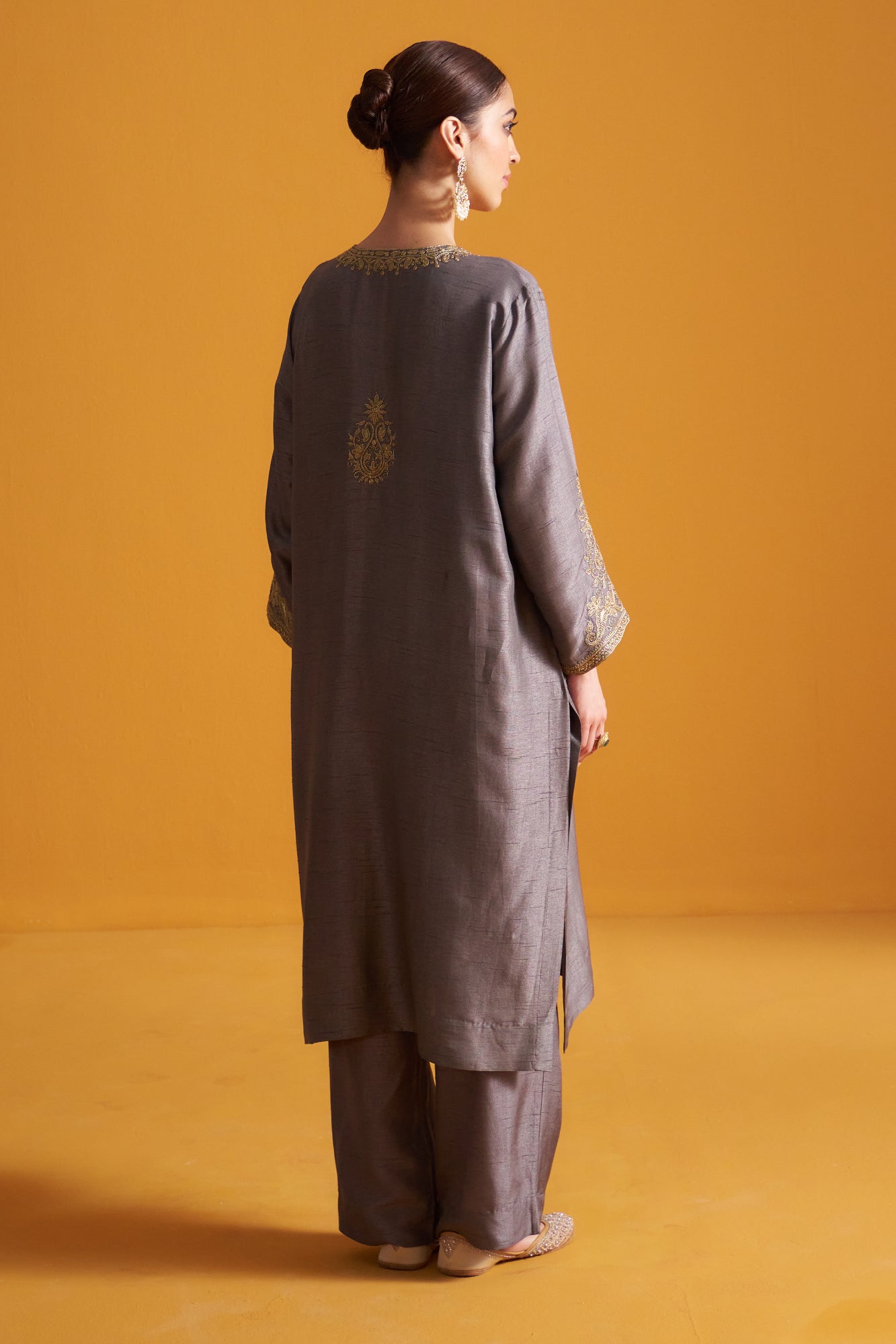 Steeple Gray Tilla Set