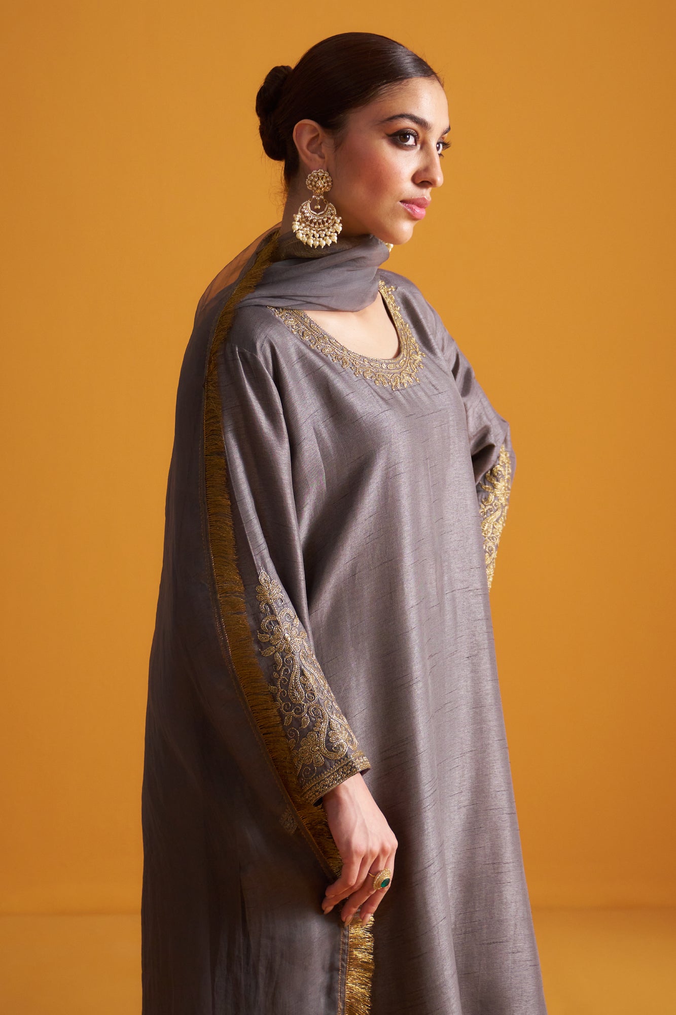 Steeple Gray Tilla Set