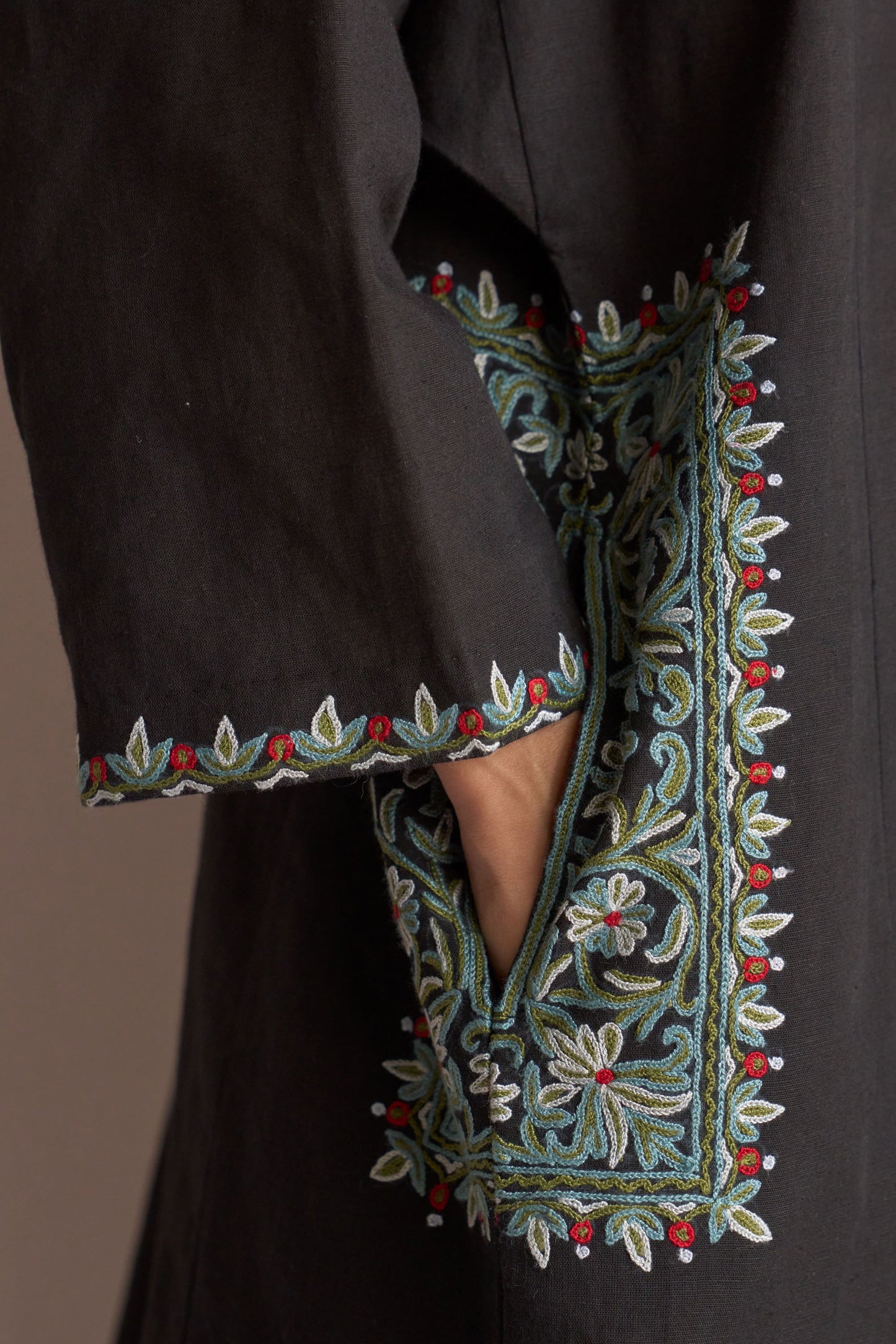 Linen Pheran/Jet Black -Heavy Pockets