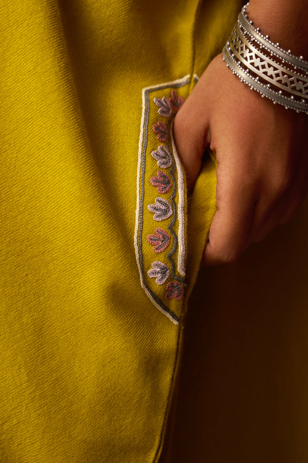 Woollen Kaftan/Aari - Matcha