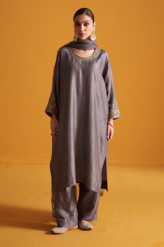 Steeple Gray Tilla Set
