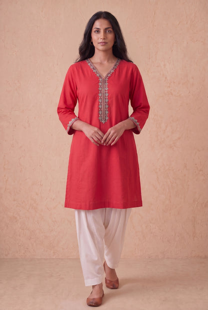 Poppy Reda Line Kurta Set With Aari Embroidery
