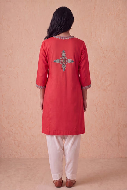 Poppy Reda Line Kurta Set With Aari Embroidery