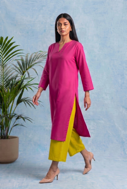 Fuchsia Bloom Pheran Set with Aari Embroidery