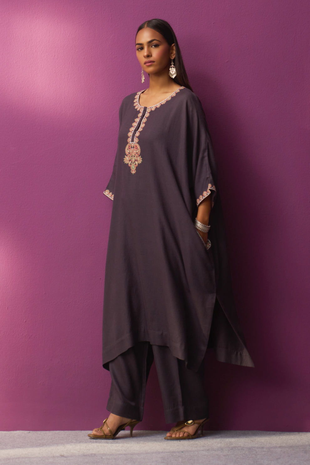 Woollen Kaftan/Aari- Aspalt