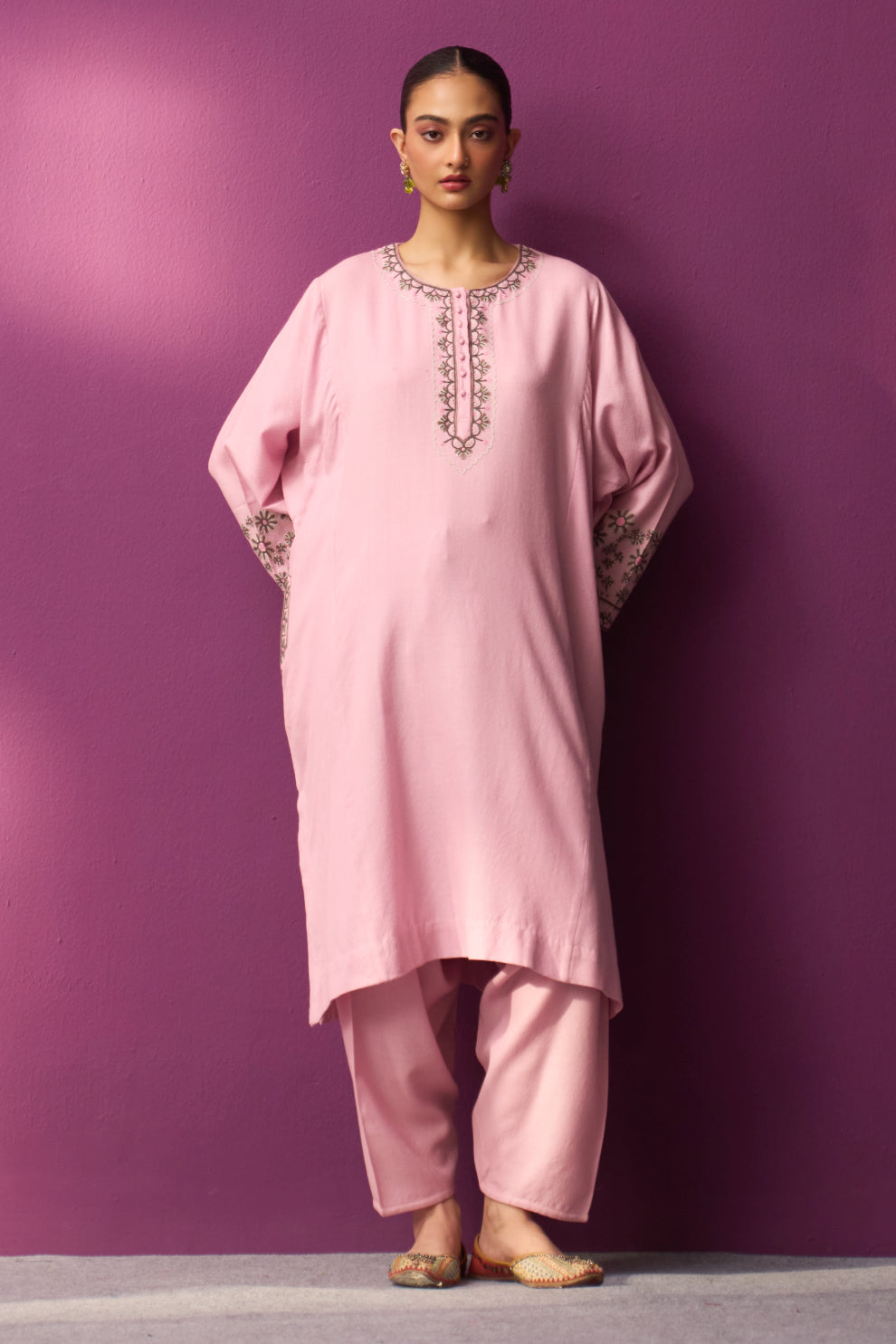 Woollen Pheran Set/Aari - Cameo Pink