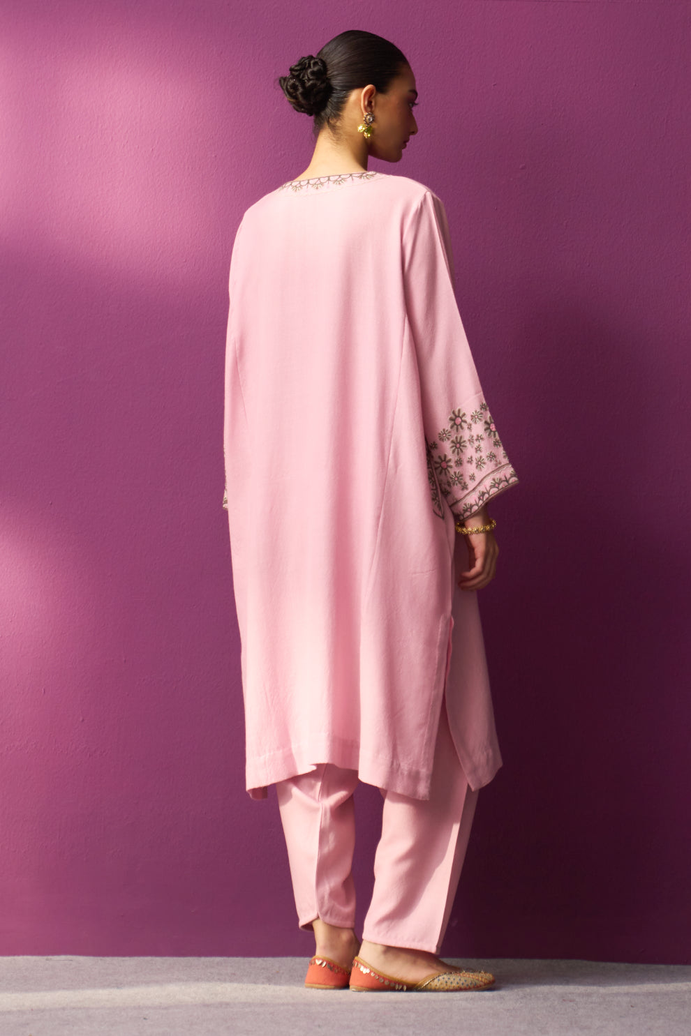 Woollen Pheran Set/Aari - Cameo Pink