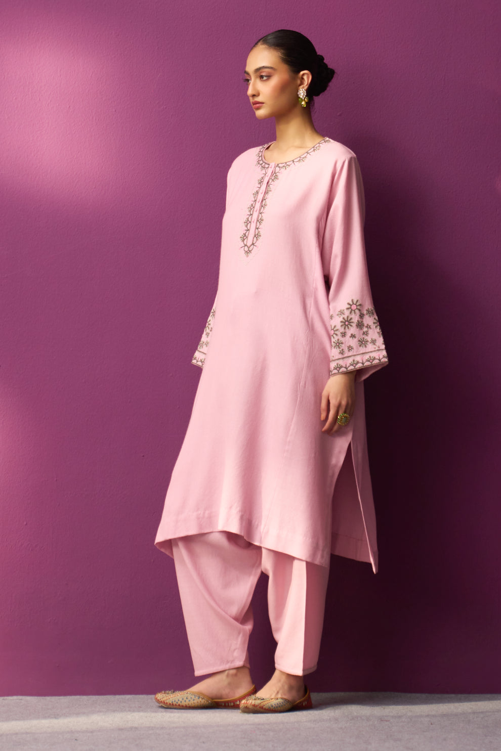 Woollen Pheran Set/Aari - Cameo Pink