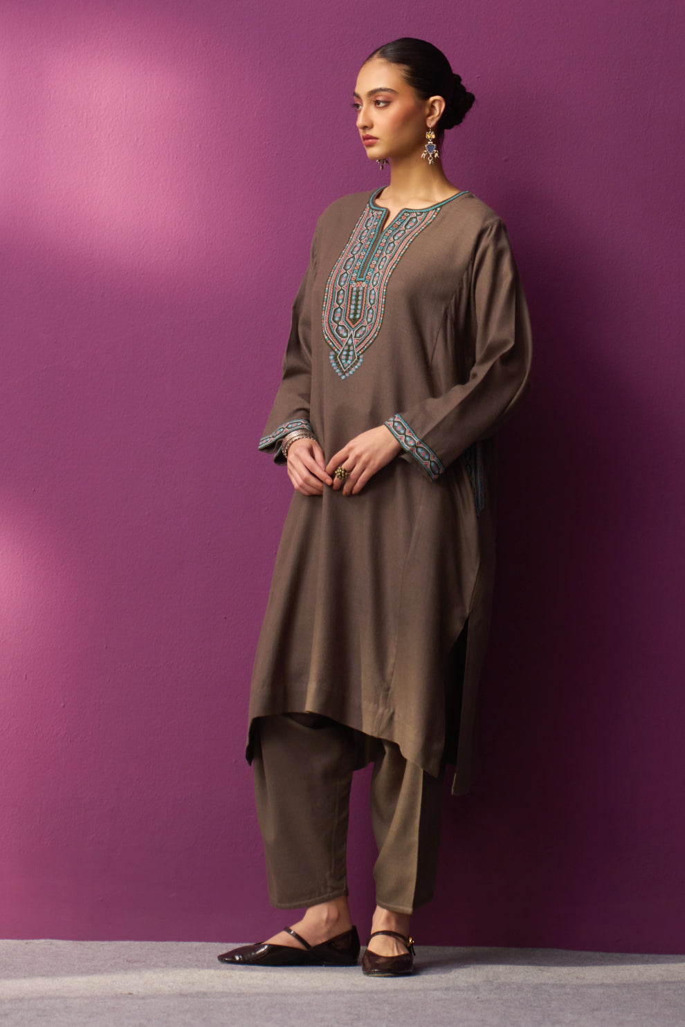 Woollen Pheran Set/Aari - Cinder