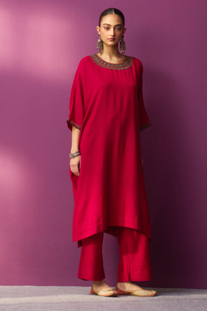 Woollen Kaftan/Aari - Cochineal