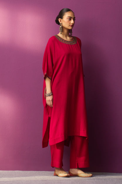 Woollen Kaftan/Aari - Cochineal