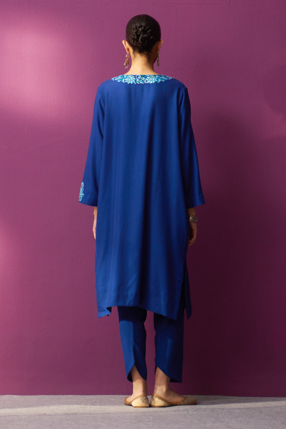 Woolen Electric Blue Aari Pheran set