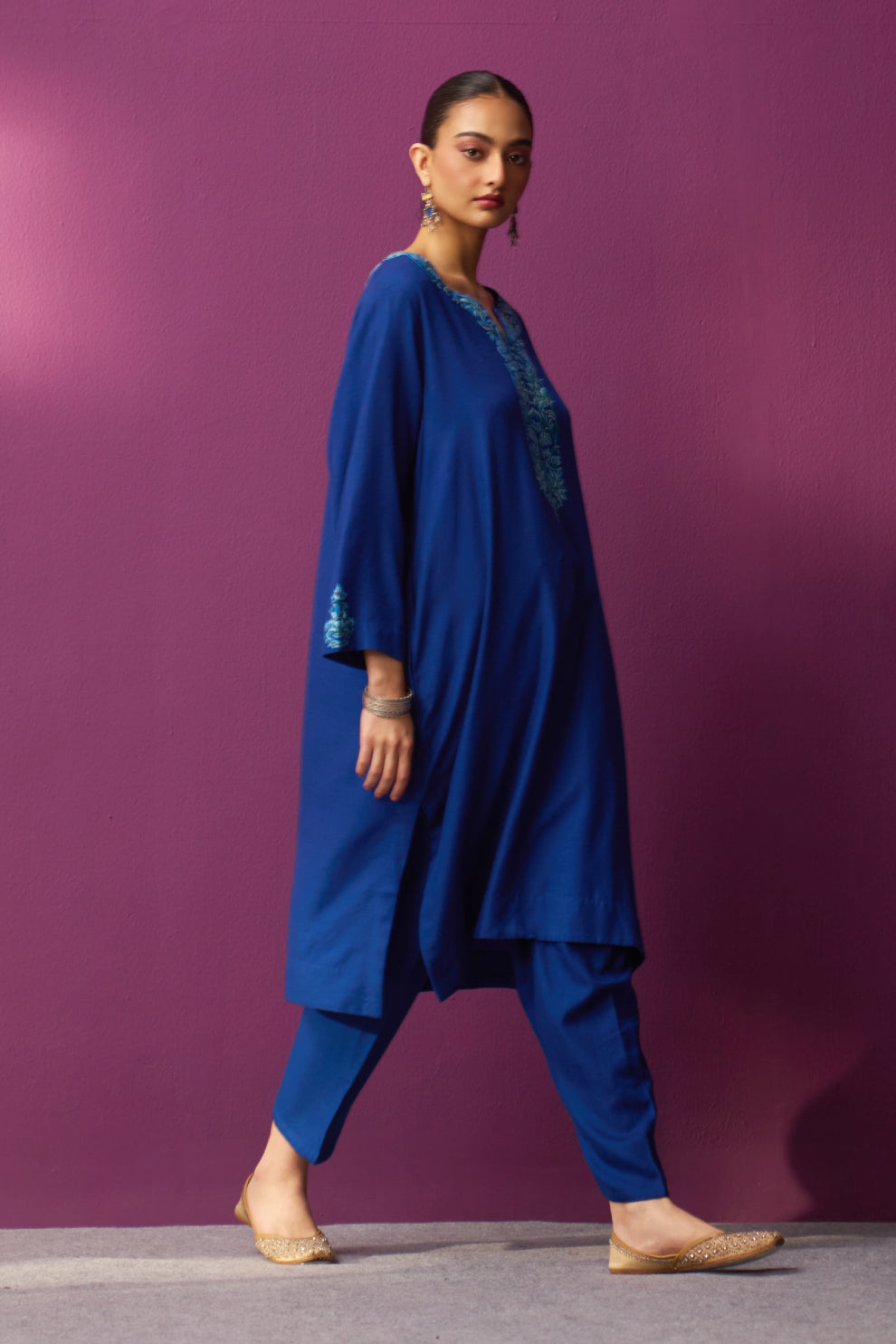 Woolen Electric Blue Aari Pheran set