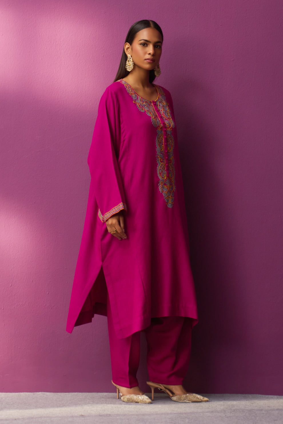 Woolen Fuschia Aari Pheran set