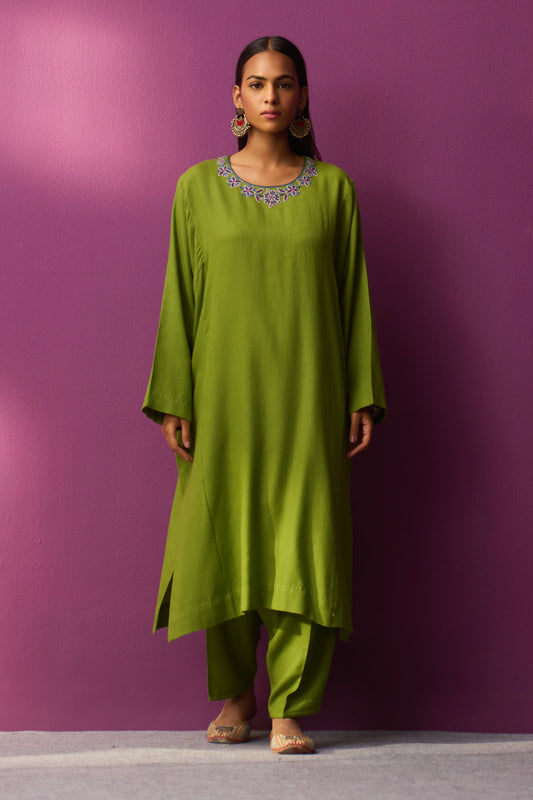 Woollen Pheran Set/Aari - Kiwi Aari