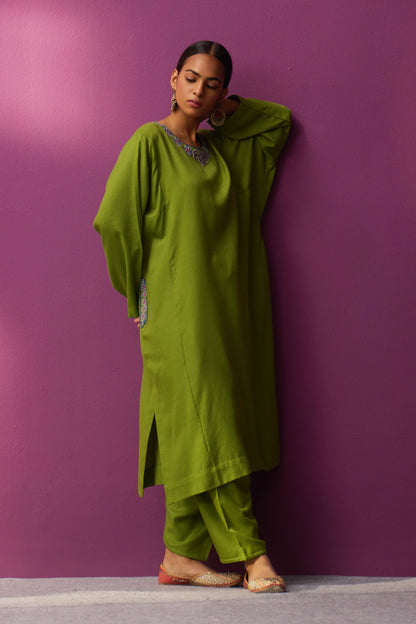 Woollen Pheran Set/Aari - Kiwi Aari