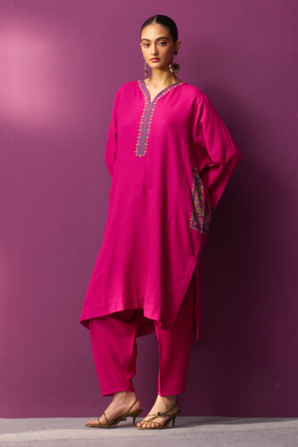 Woolen N-202 Aari Pheran set