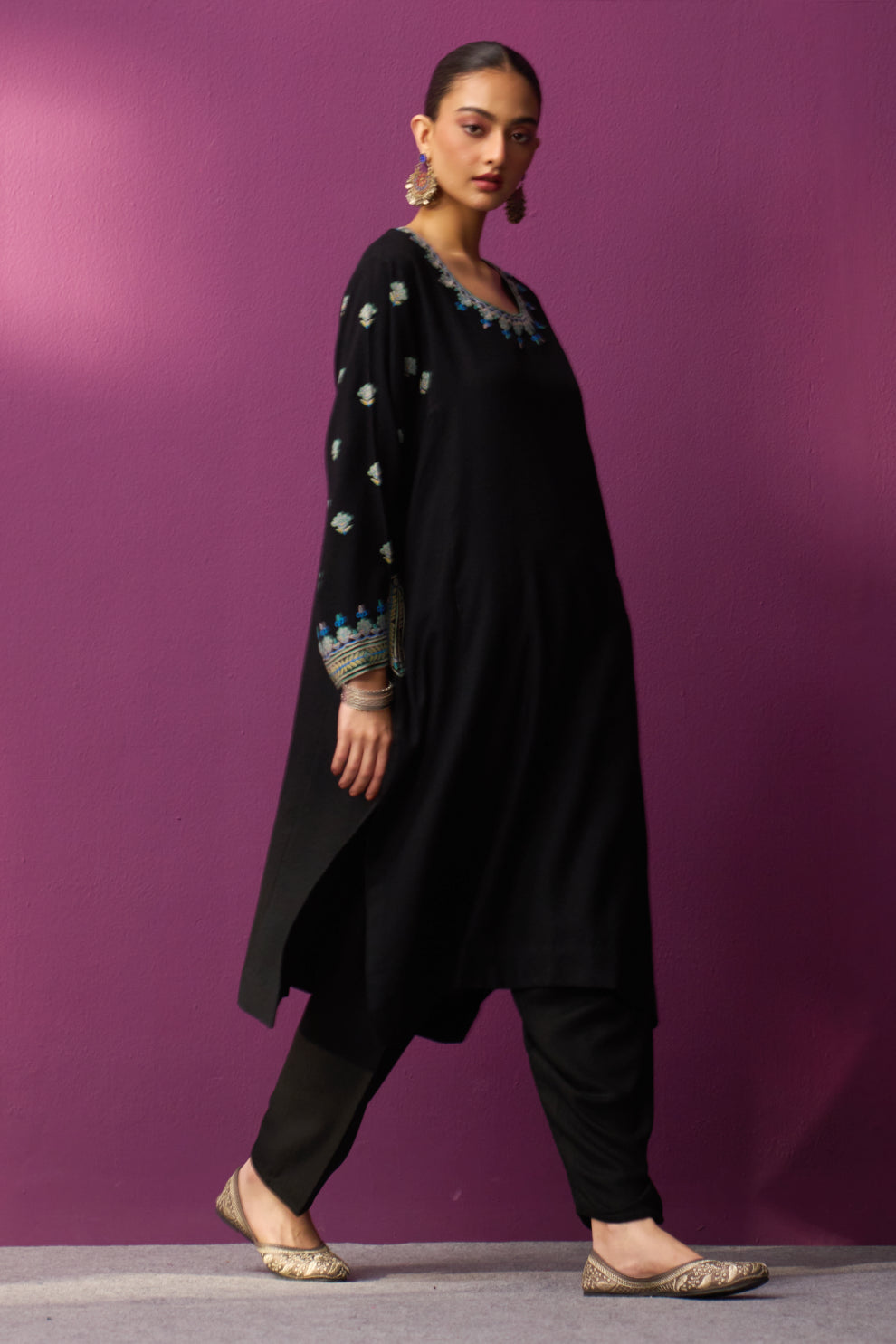 Woollen Pheran Set/Aari - Black with Ferozi Boota on Sleeves