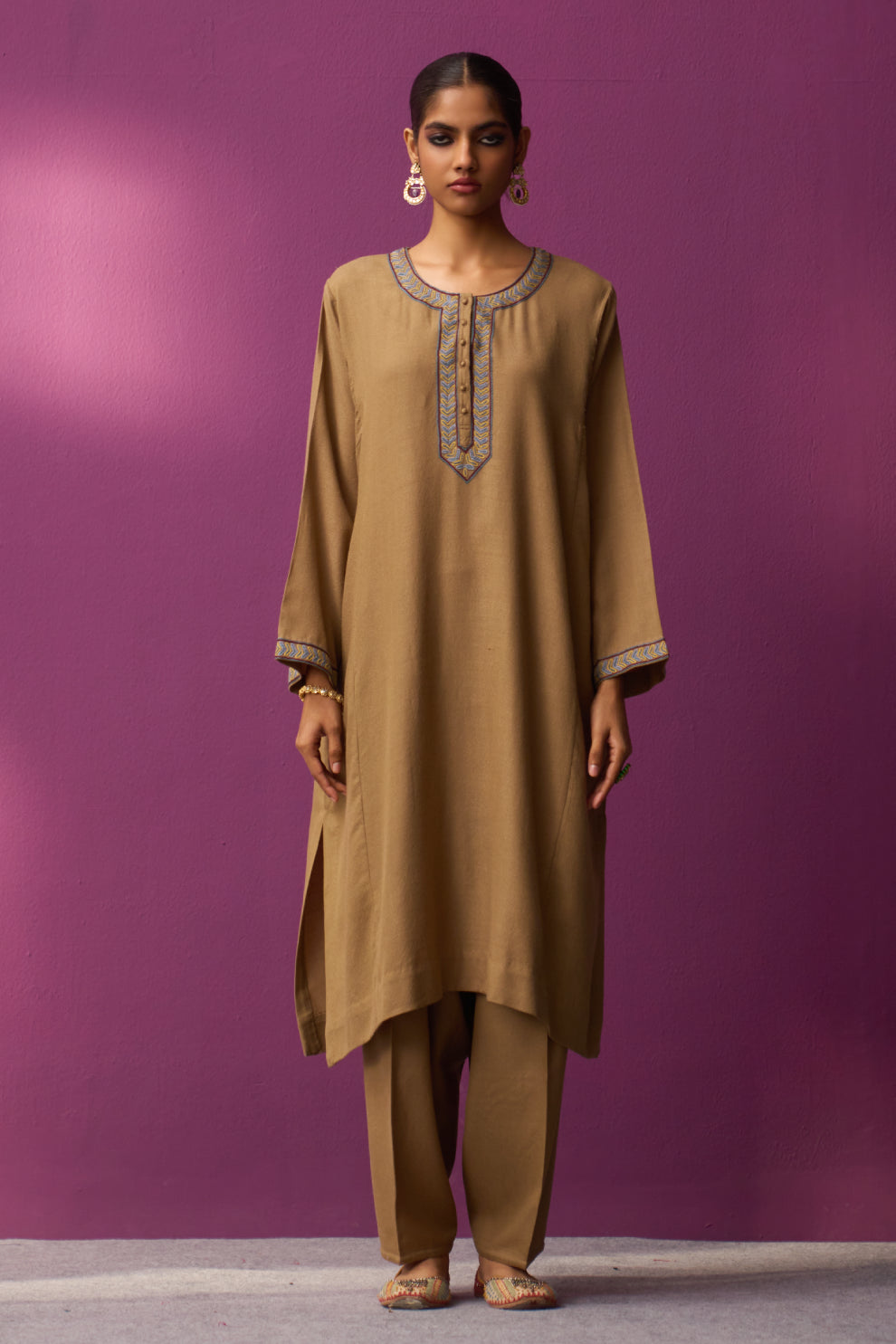 Woollen Pheran Set/Aari - Tan