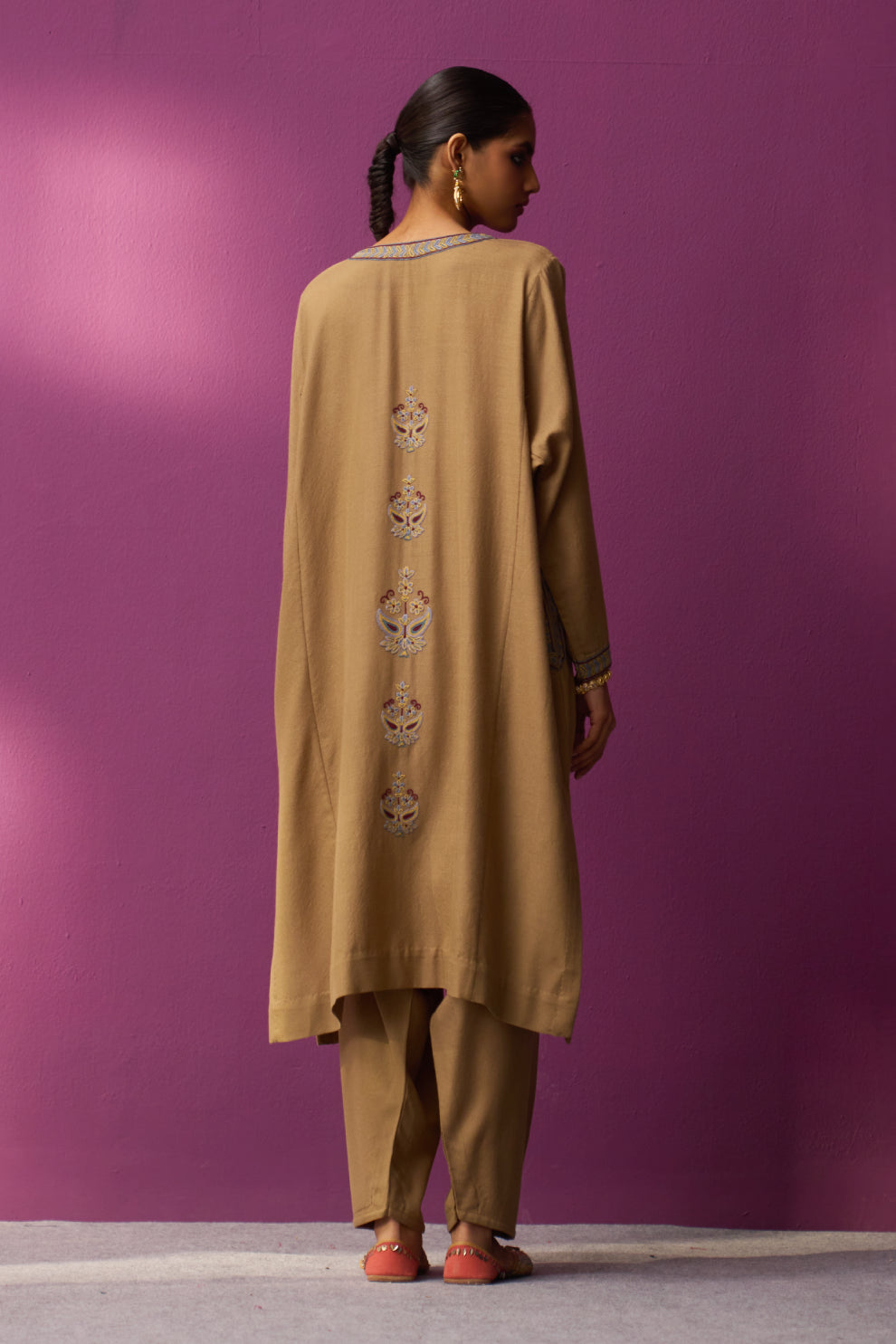 Woollen Pheran Set/Aari - Tan