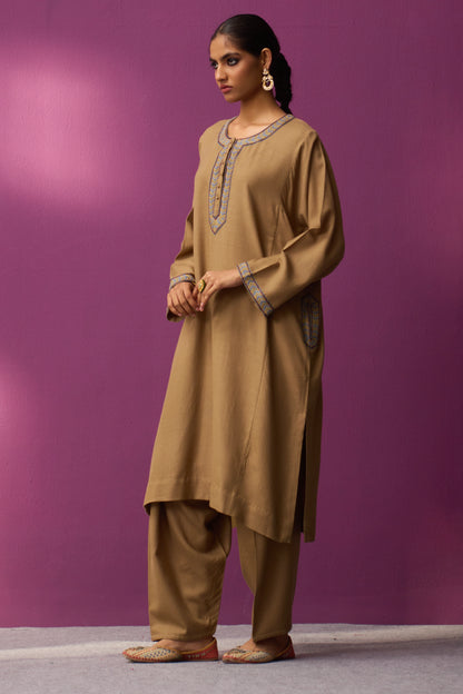 Woollen Pheran Set/Aari - Tan