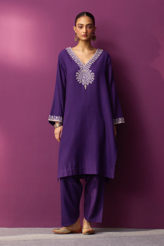 Woolen Potent Purple Aari Pheran set