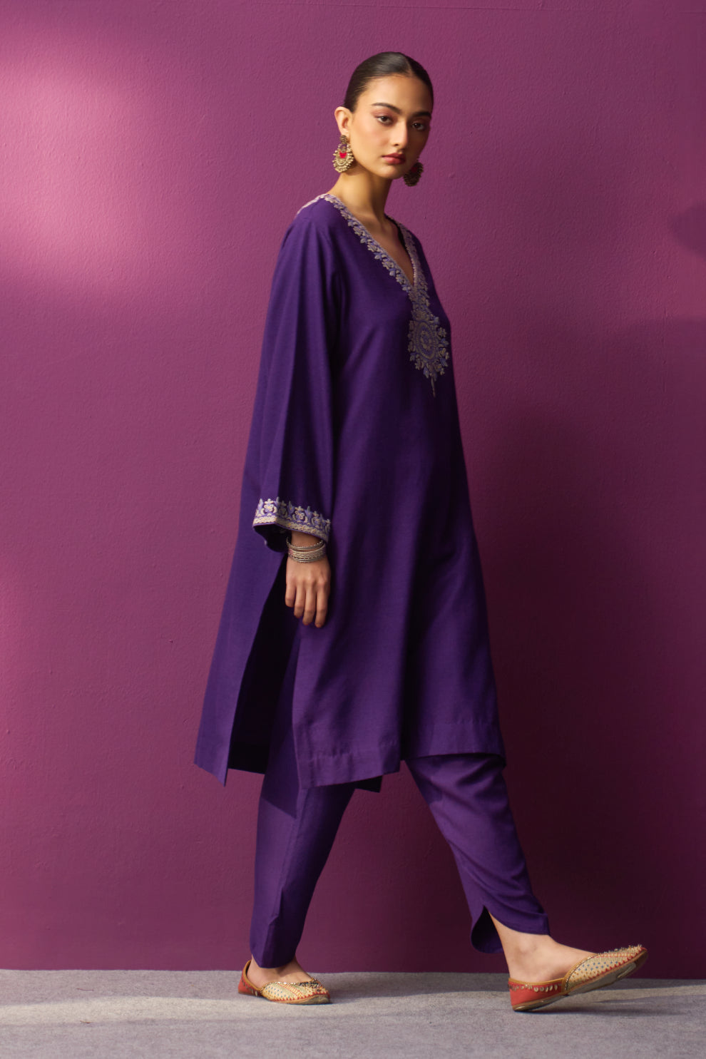 Woolen Potent Purple Aari Pheran set