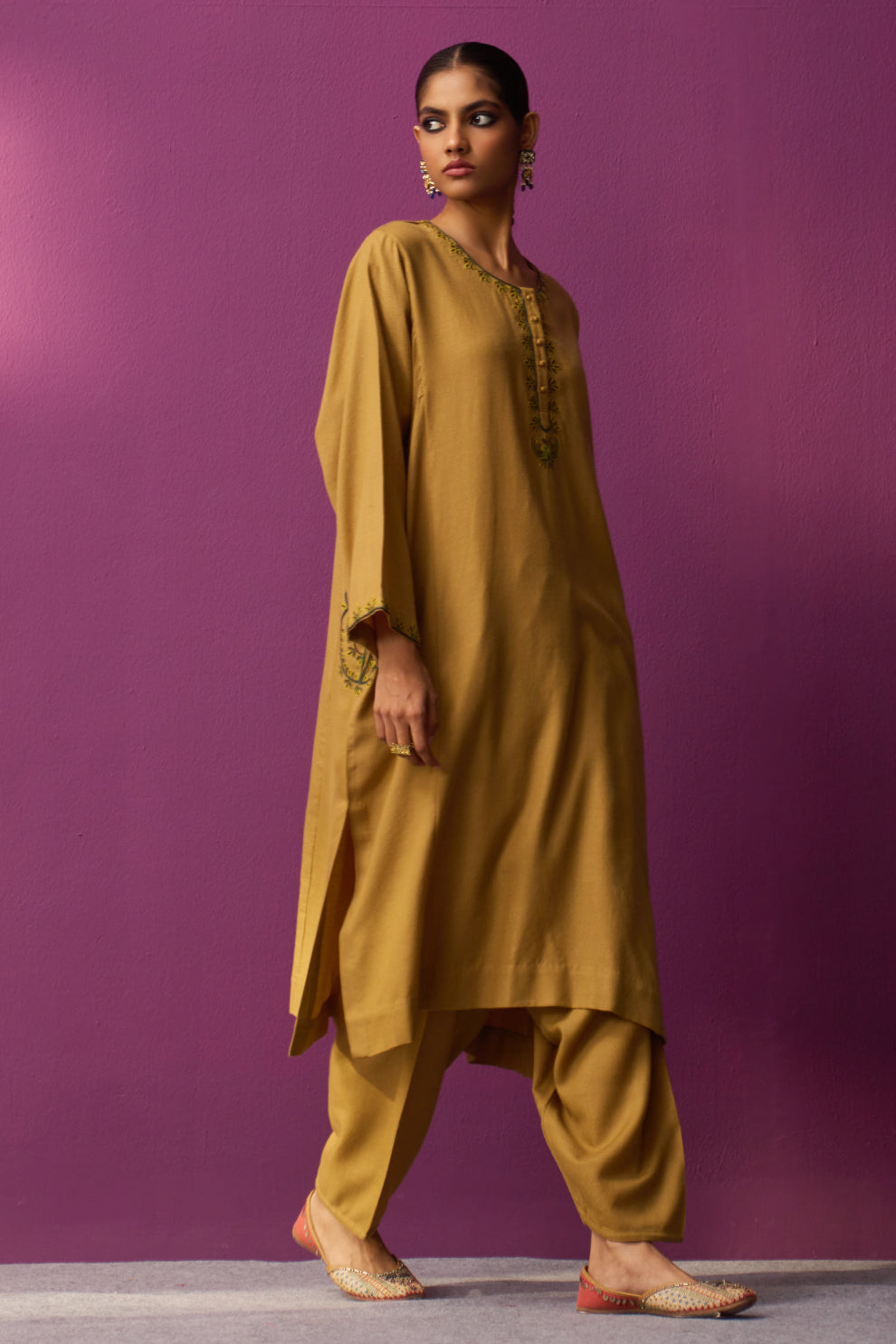 Woollen Pheran Set/Aari - Dune